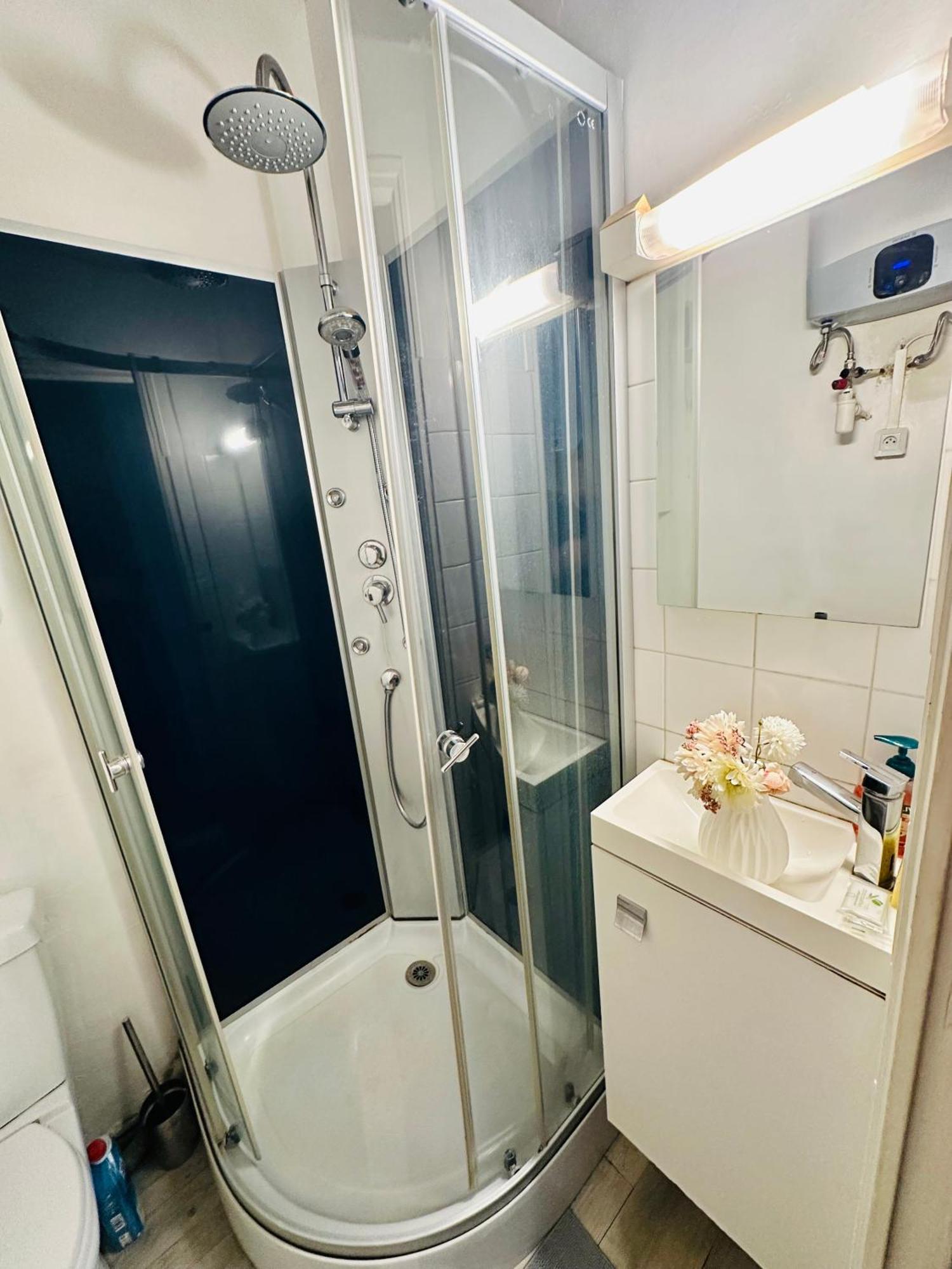 Dream Dwell Paris - Cozy Family Studio Near Quartier Marais Iiie Paris Bagian luar foto